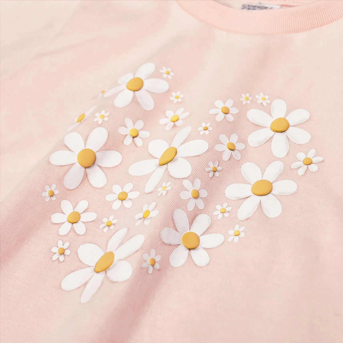 Graphic T-Shirt & Shorts Set (Heart)