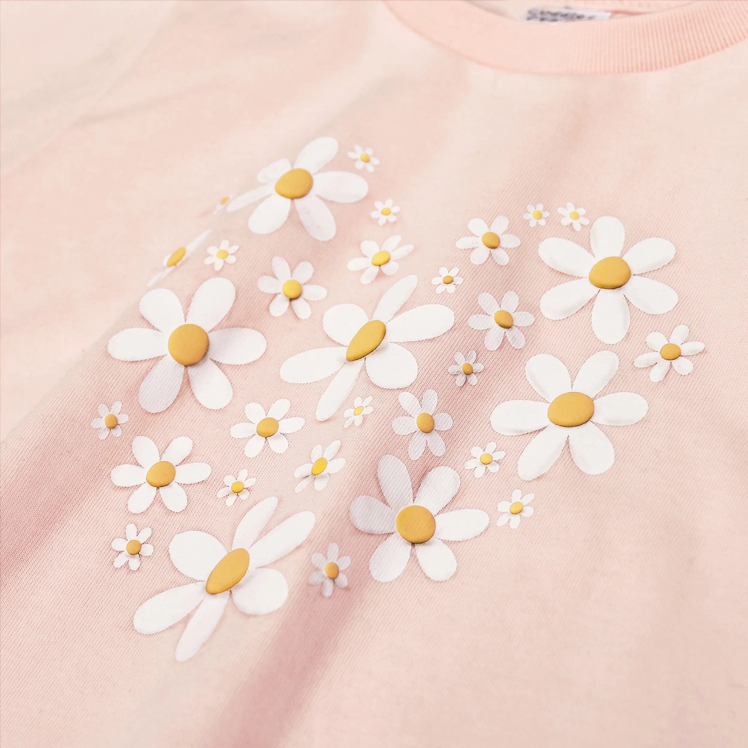 Graphic T-Shirt & Shorts Set (Heart)